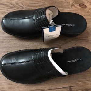 New in Box Craft and Barrow Women’s size 7 Black Clogs